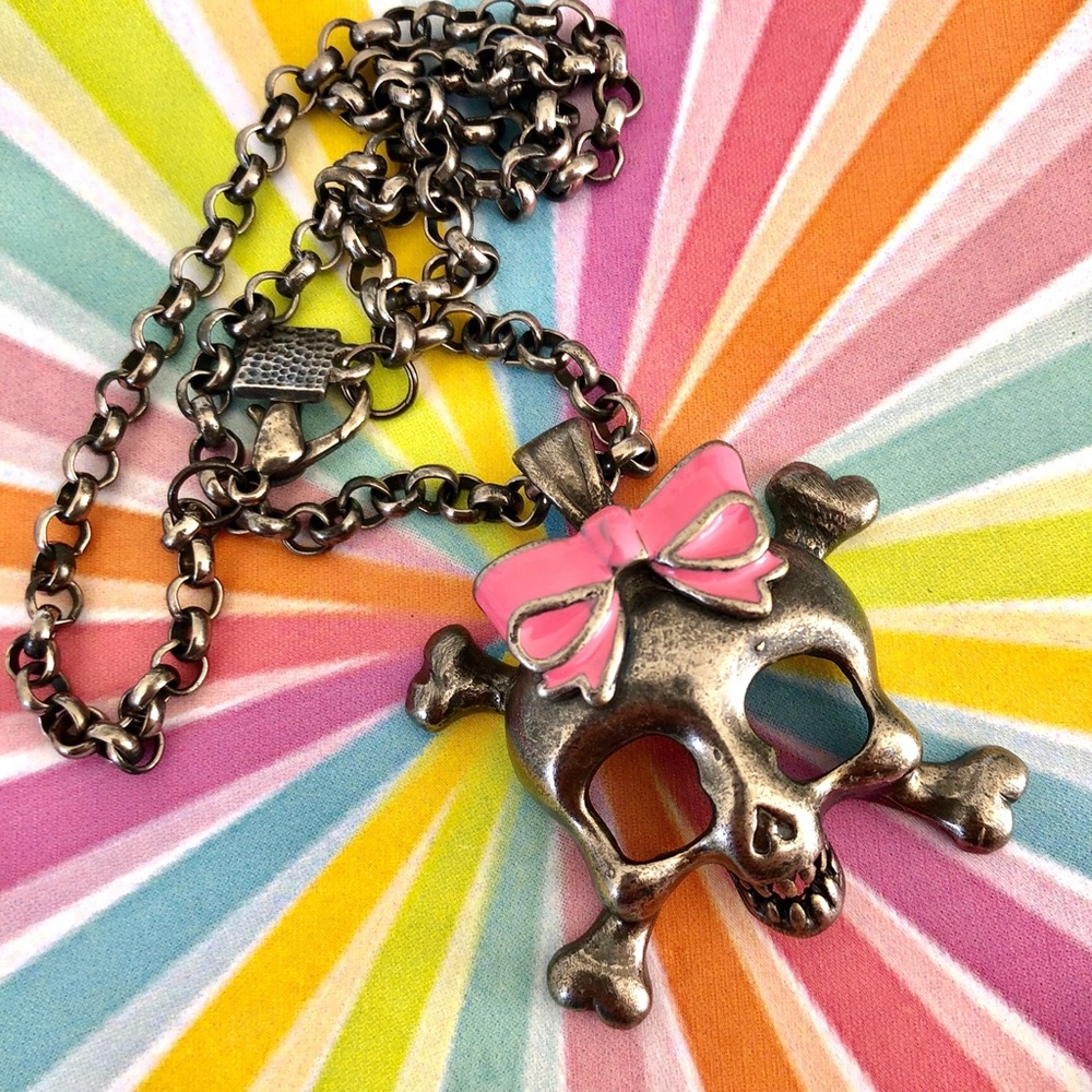 Kitty Cat Skull & Crossbones pink bow necklace - Picture 2 of 3